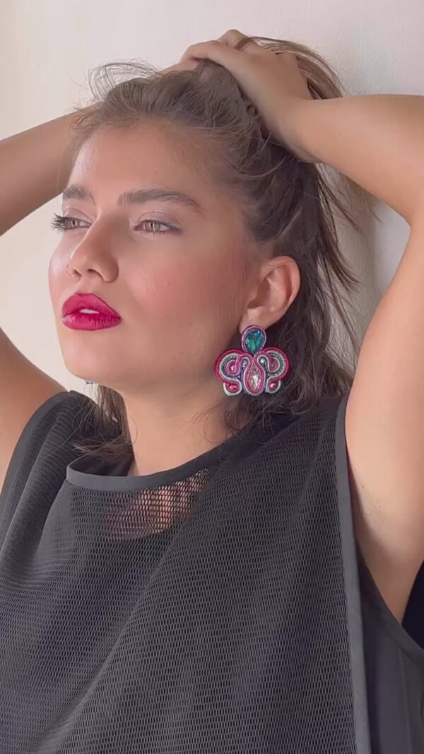 Vintage Vivacity Earrings - Image 3